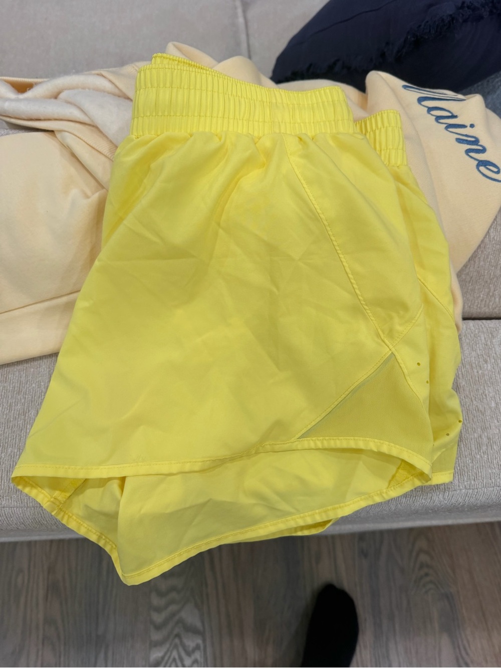 All in motion Yellow Athletic Shorts Women’s Medium ~ GOOD CONDITION - Picture 8 of 9